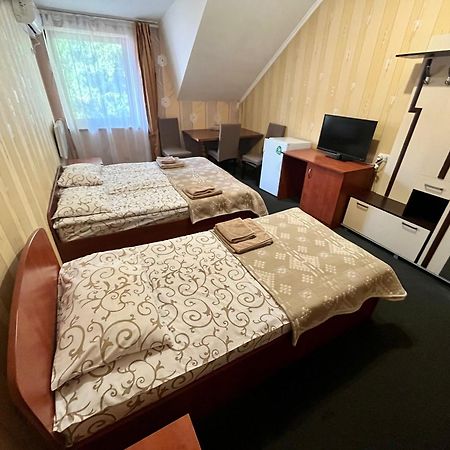Hotel Domino Berehove  Esterno foto