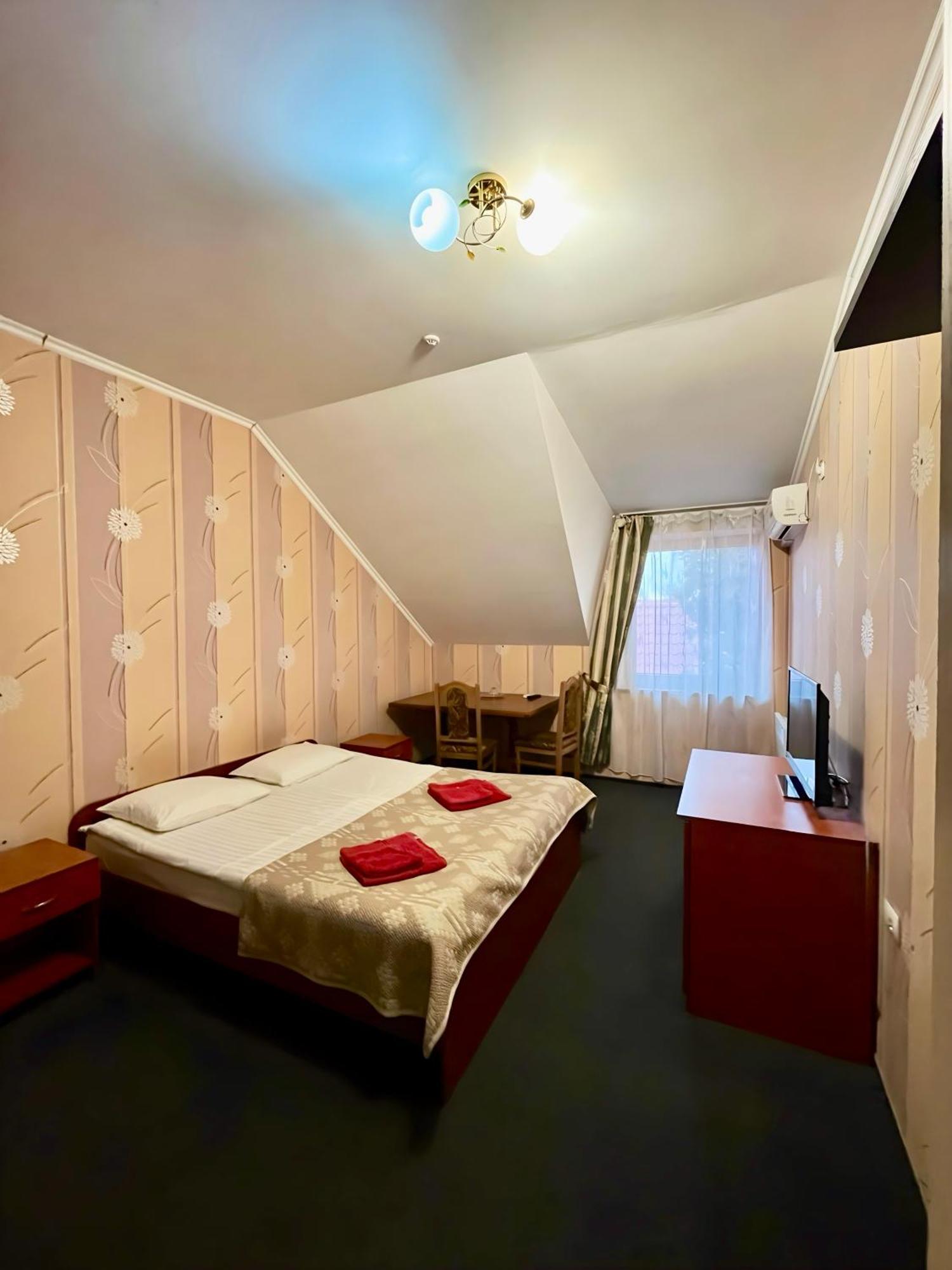 Hotel Domino Berehove  Esterno foto